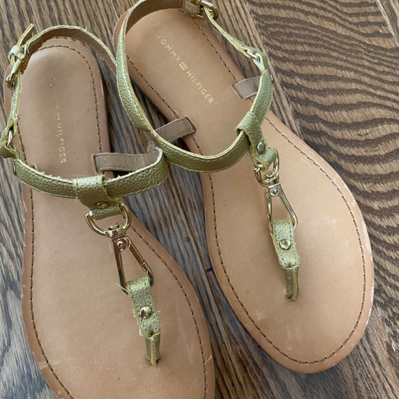 Tommy Hilfiger t-strap sandals size 6 - Picture 2 of 2